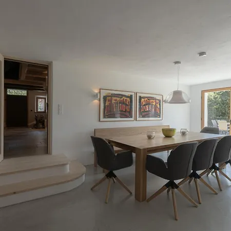 Moarhaus - *