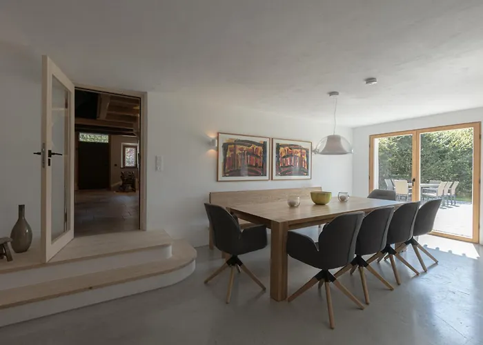 Moarhaus - *