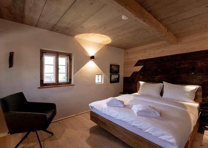 Moarhaus - *